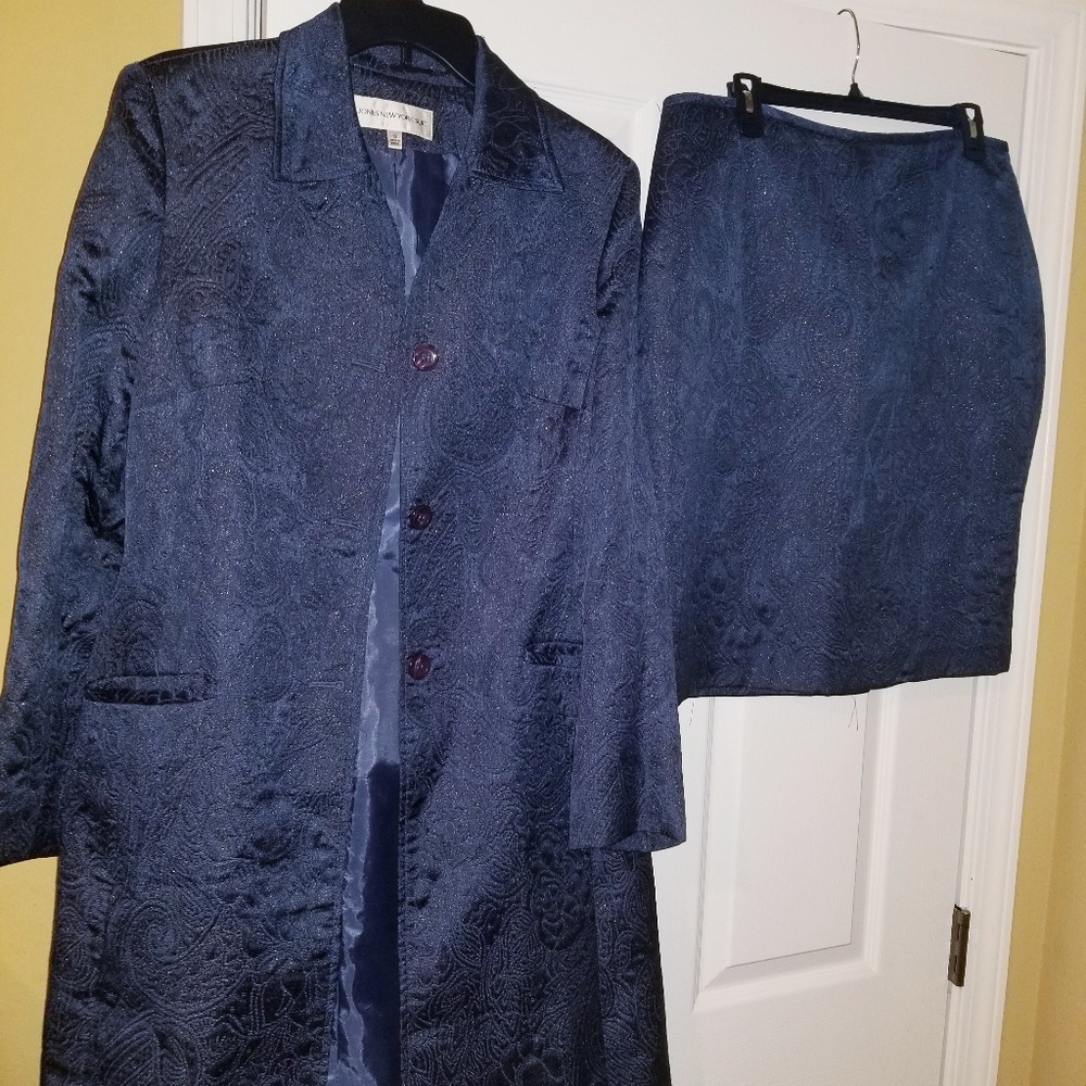 Skirt Suit .JONES NEW YORK BLUE/BLACK SKIRT SUITE